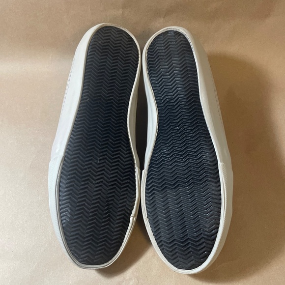 American Eagle Youth Casual Shoes Dark Grey Light Grey Size Y3 - Picture 8 of 8